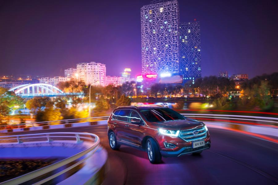  Ford Edge Titanium 2015 года  (CN) (фото 12 из 18)